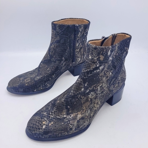 Vionic Kamryn Boa Print Waterproof Leather Booties Pewter Gold Silver Black SZ 6 - Picture 10 of 14